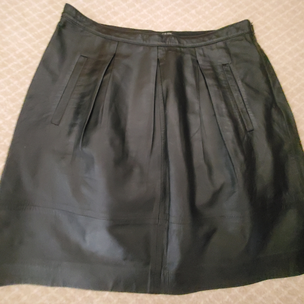 J. Crew beautiful black leather mini skirt size 2 with pockets and fully lined